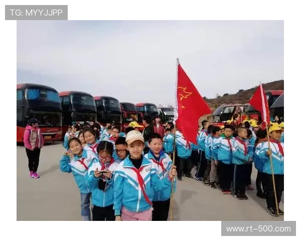 欧冠奖杯巡回展抵达柏林，青少年足球活动同步举行